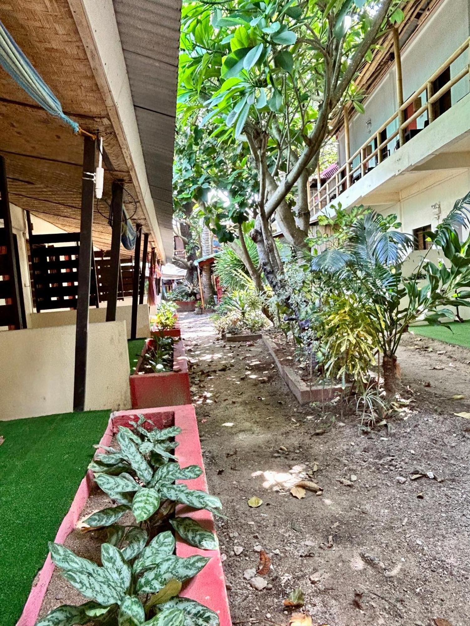 Lazy Dog Bed & Breakfast Balabag  Luaran gambar