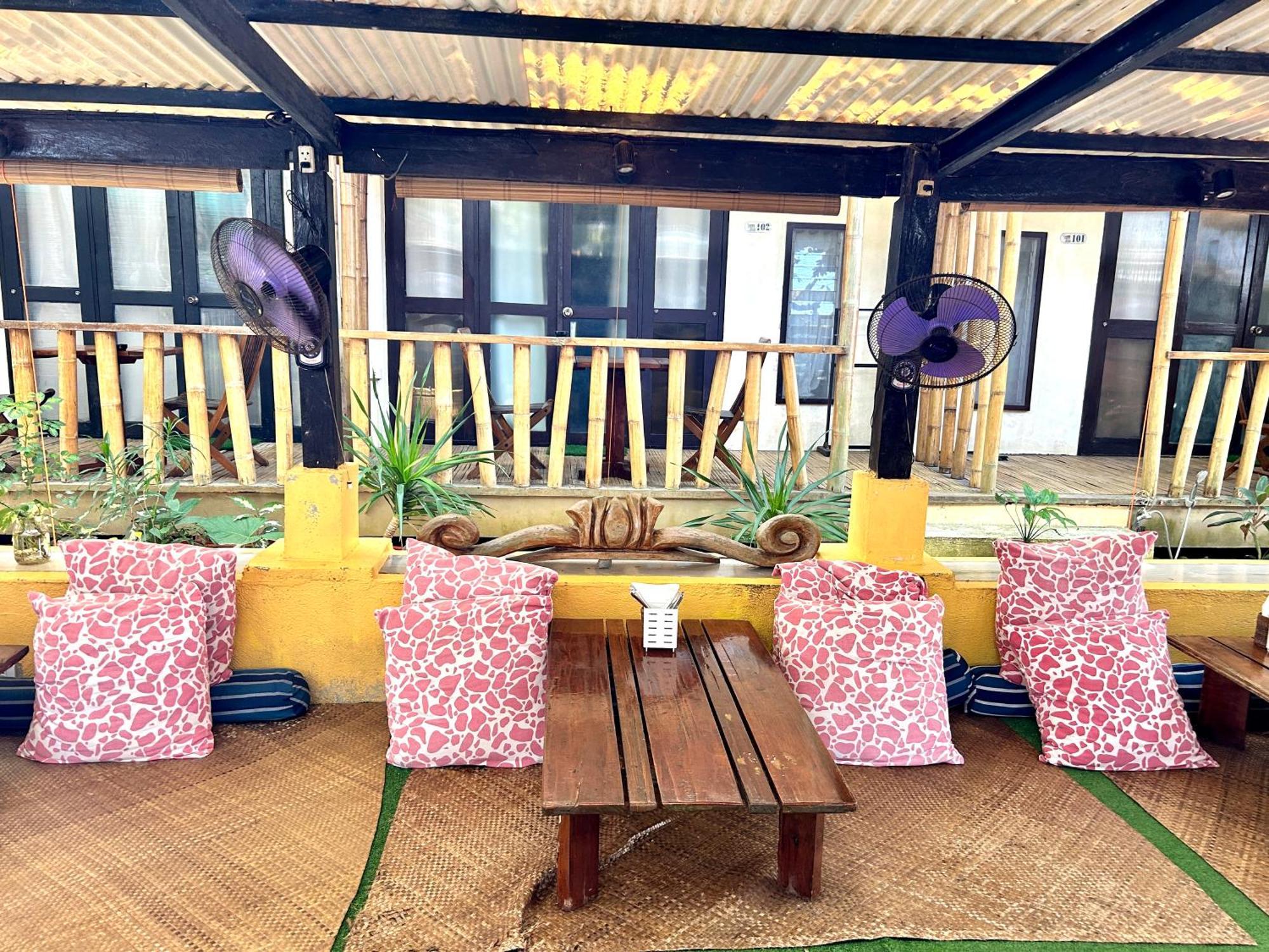 Lazy Dog Bed & Breakfast Balabag  Luaran gambar