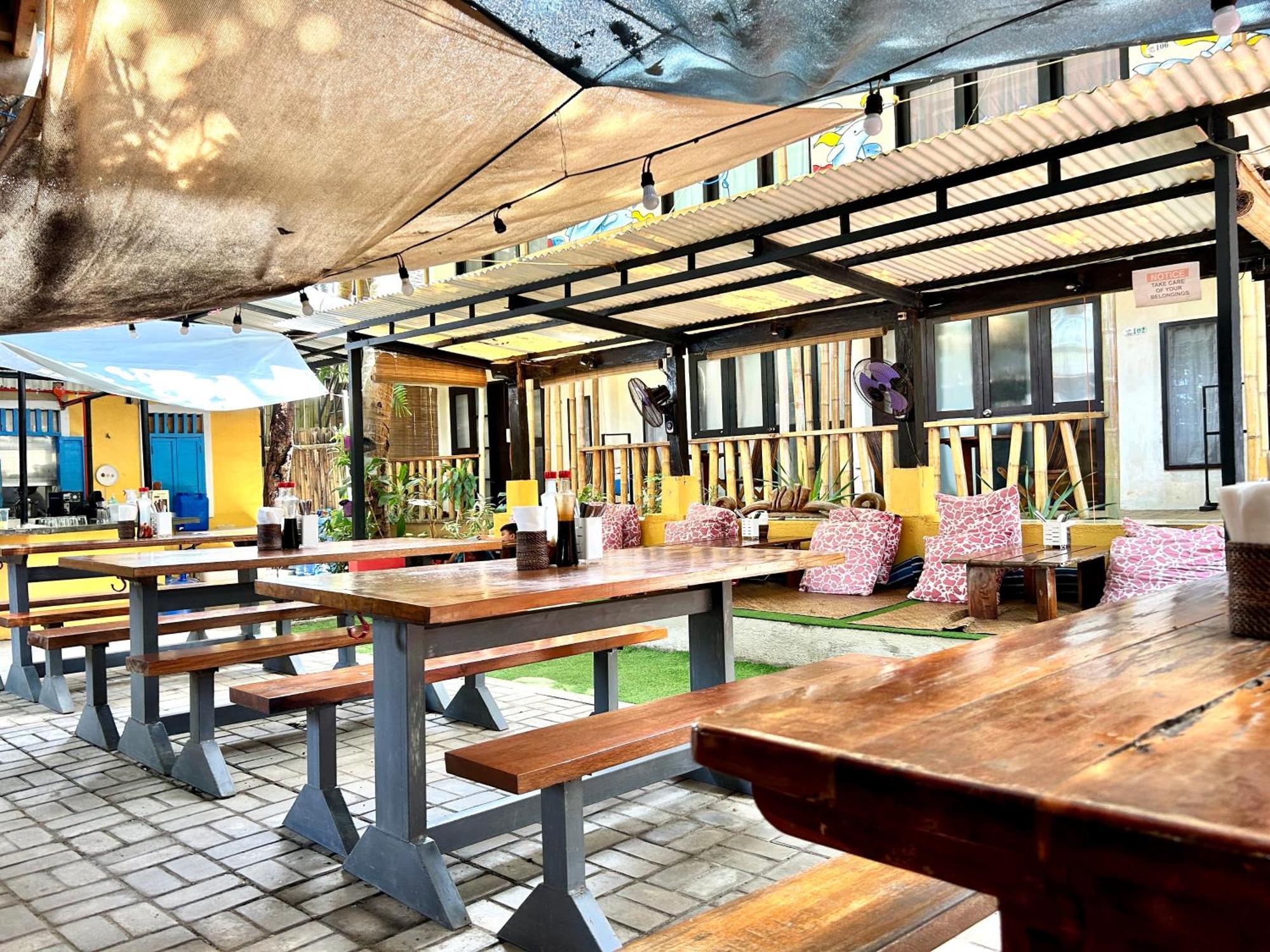 Lazy Dog Bed & Breakfast Balabag  Luaran gambar