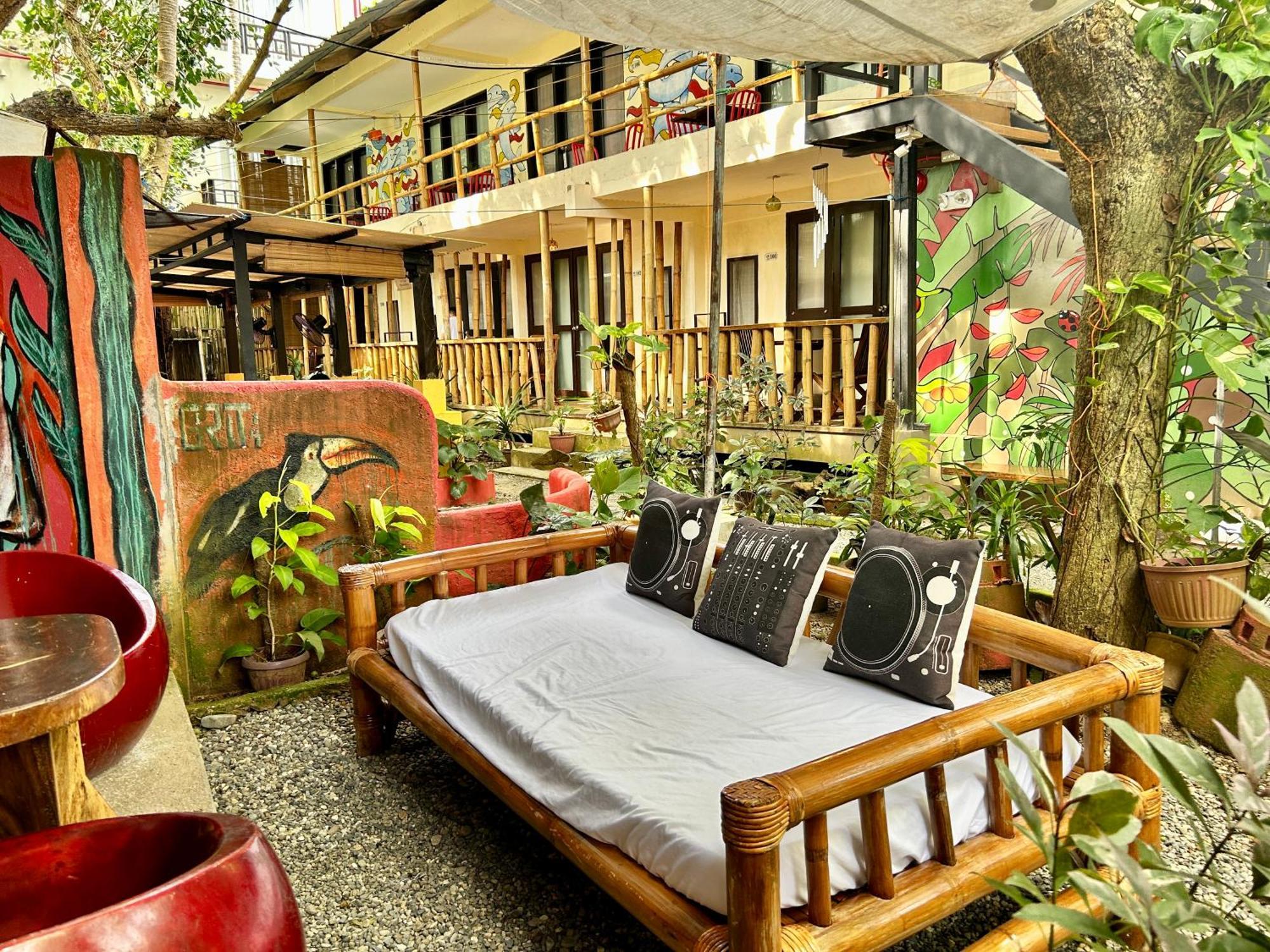 Lazy Dog Bed & Breakfast Balabag  Luaran gambar