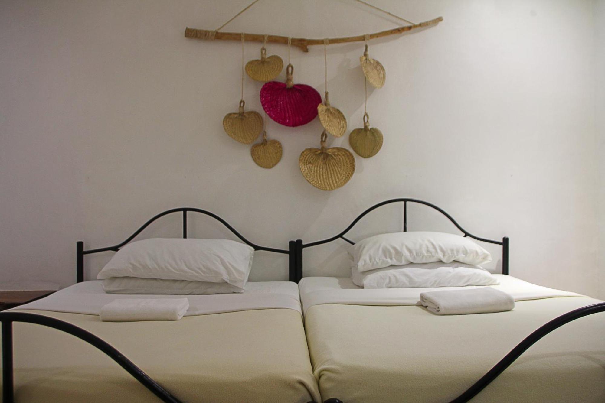 Lazy Dog Bed & Breakfast Balabag  Luaran gambar