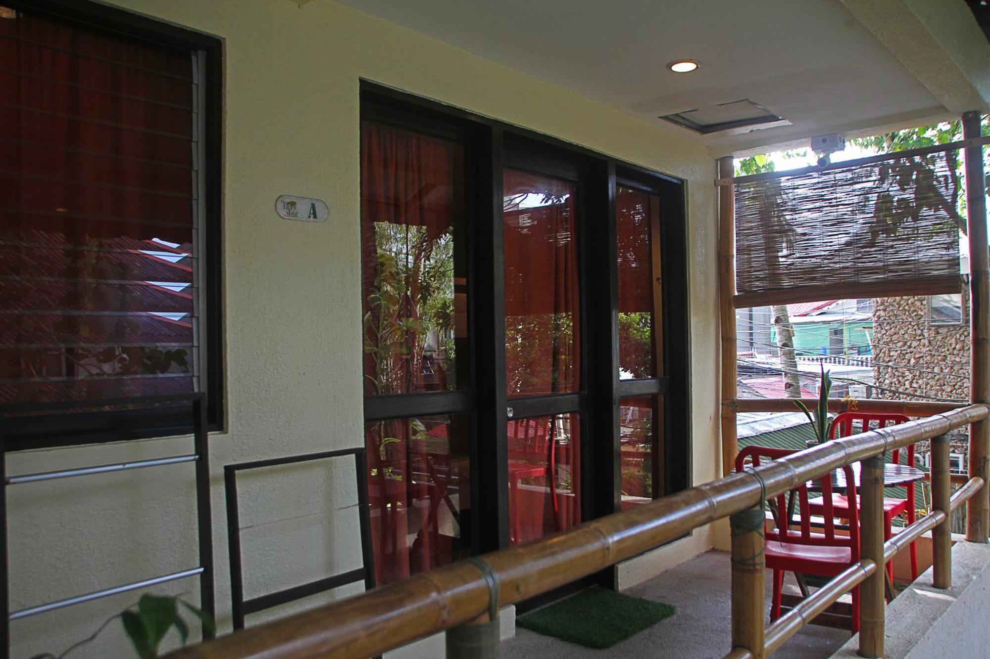 Lazy Dog Bed & Breakfast Balabag  Luaran gambar