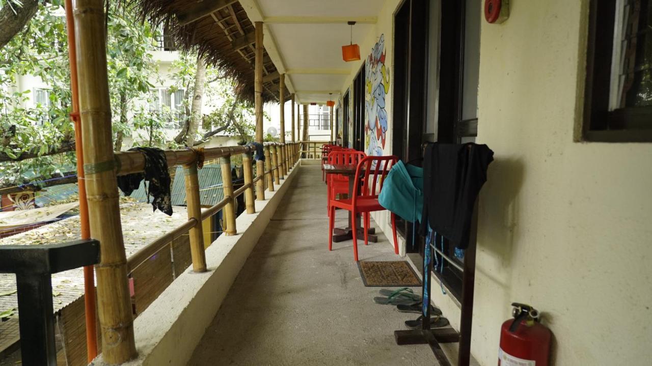 Lazy Dog Bed & Breakfast Balabag  Luaran gambar